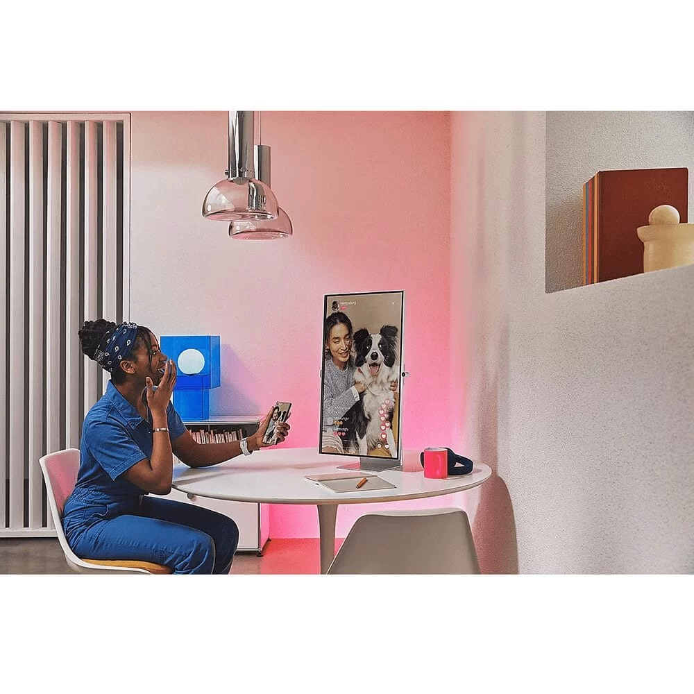 Samsung ViewFinity S9 5K LS27C900PAEXXV Monitor - 27 inch, IPS 5K (5120 x 2280) 60Hz 5ms, Thunderbolt™ 4, Ergonomic Design 23 Samsung ViewFinity S9 5K LS27C900PAEXXV Monitor - 27 inch, IPS 5K (5120 x 2280) 60Hz 5ms, Thunderbolt™ 4, Ergonomic Design - Ảnh 23