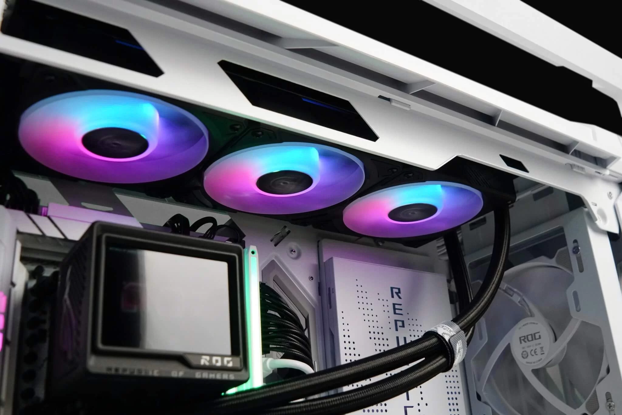 ASUS AI PC EXTREME GAMING 2025 - Ultra 9-285K, 64GB RGB, 2TB NVMe Gen5 x4, ROG RTX 5090 6 ASUS AI PC EXTREME GAMING 2025 - Ultra 9-285K, 64GB RGB, 2TB NVMe Gen5 x4, ROG RTX 5090 - Ảnh 6