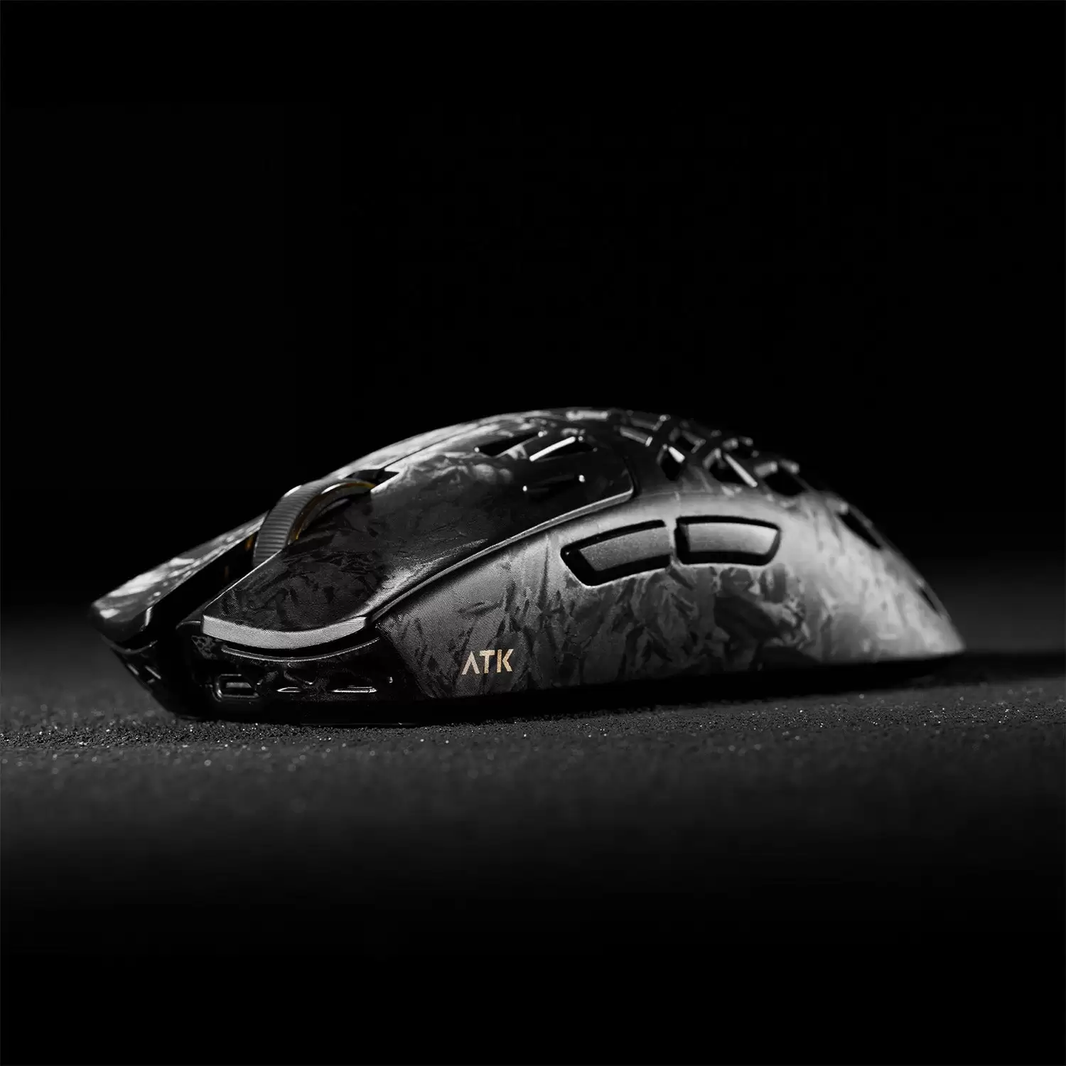 ATK Blazing Sky GHOST Hollow Carbon Fiber Ultimate Gaming Mouse - PAW3950 Ultra, Nordic 54L15, 125-8000Hz Adjustable 7 ATK Blazing Sky GHOST Hollow Carbon Fiber Ultimate Gaming Mouse - PAW3950 Ultra, Nordic 54L15, 125-8000Hz Adjustable - Ảnh 7